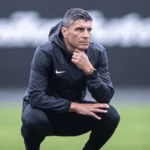 Pedro Emanuel promete tirar o Vasco da zona de rebaixamento