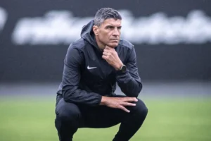 Pedro Emanuel promete tirar o Vasco da zona de rebaixamento