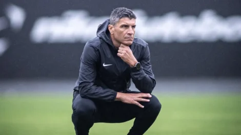 Pedro Emanuel promete tirar o Vasco da zona de rebaixamento