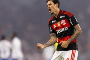 Pedro dá show, Flamengo goleia Chapecoense e não deixa Palmeiras disparar