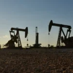 Petróleo dispara após Trump declarar fim do cessar-fogo com Irã