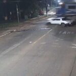 Picape tenta atravessa linha férrea e acaba atingida por trem na região de Maringá