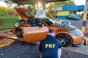 Polícia Federal apreende celulares e medicamentos emagrecedores escondidos em fundo falso de veículo na rodovia BR-277