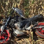 Polícia Militar localiza motocicleta furtada escondida em plantação de milho, em Floresta
