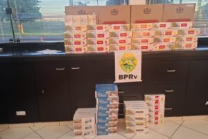 Polícia apreende carro carregado com cigarros contrabandeados na PR-323