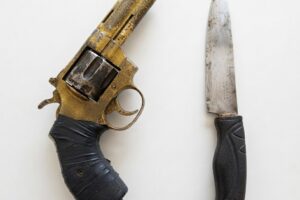 Polícia militar apreende arma branca e simulacro no Conjunto Odwaldo Bueno em Maringá