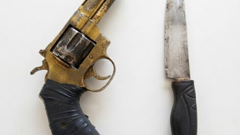 Polícia militar apreende arma branca e simulacro no Conjunto Odwaldo Bueno em Maringá