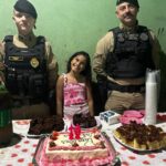 Policiais realizam sonho de criança e vão em festa de aniversário de menina de 10 anos, em Umuarama