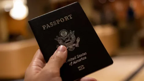 Por que os EUA caíram do 1º ao 10º lugar no ranking de passaportes fortes