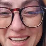 Professora chora após aluno pôr vidro em seu copo: "No limite"