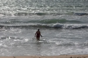 Quanto tempo uma pessoa consegue sobreviver perdida no mar?