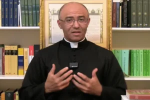 Quem é o padre brasileiro que desafia Vaticano e se rebelou após excomunhão
