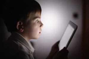 Redes de proteção e polícia civil em Maringá alertam sobre abuso e exploração infantil na internet