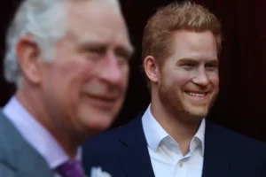 Rei Charles revê os netos, filhos do príncipe Harry, pela primeira vez após quatro anos