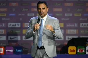 Rodrigo Caetano pede ciclo completo e avisa: 'confiança total em Ancelotti'