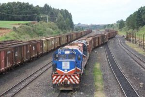 Sandro Alex defende integração ferroviária durante encontro com empresários