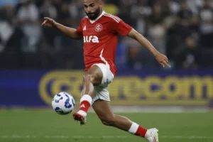 São Paulo consulta Internacional em busca de troca pelo volante Thiago Maia