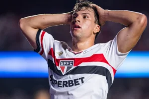 São Paulo é ignorado por dias, mas tenta manter 'viva' saída de Tapia à MLS