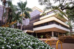 Servidores de Maringá recebem reajuste por tempo de serviço na folha com retomada do 'Descongela'