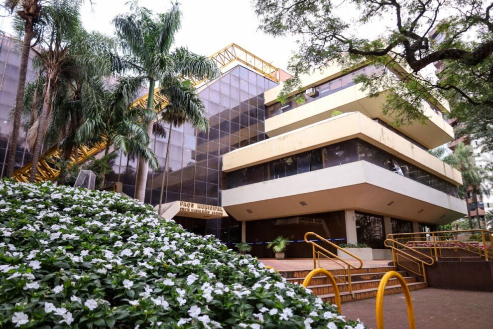 Servidores de Maringá recebem reajuste por tempo de serviço na folha com retomada do 'Descongela'