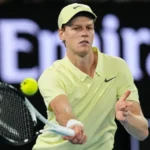 Sinner vence Zverev em batalha de quase 4h e é bicampeão em Wimbledon