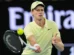 Sinner vence Zverev em batalha de quase 4h e é bicampeão em Wimbledon