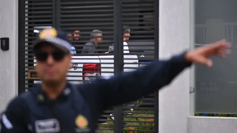 Supremo mantém prisão domiciliar de Bolsonaro, mas endurece restrições