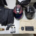 Atirador foi encontrado em casa com pistola 9 mm, munições e as roupas usadas no crime; segundo investigado, que pilotava a motocicleta, não foi localizado pela Polícia Civil