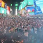 Torcedores da Argentina causam 'loucura' na Times Square noite dentro