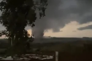 Tornado atinge cidades do Rio Grande do Sul e deixa feridos