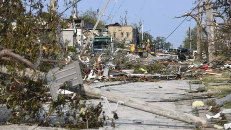 Tornado deixa rastro de destruição e 15 mil sem energia em Wisconsin, EUA