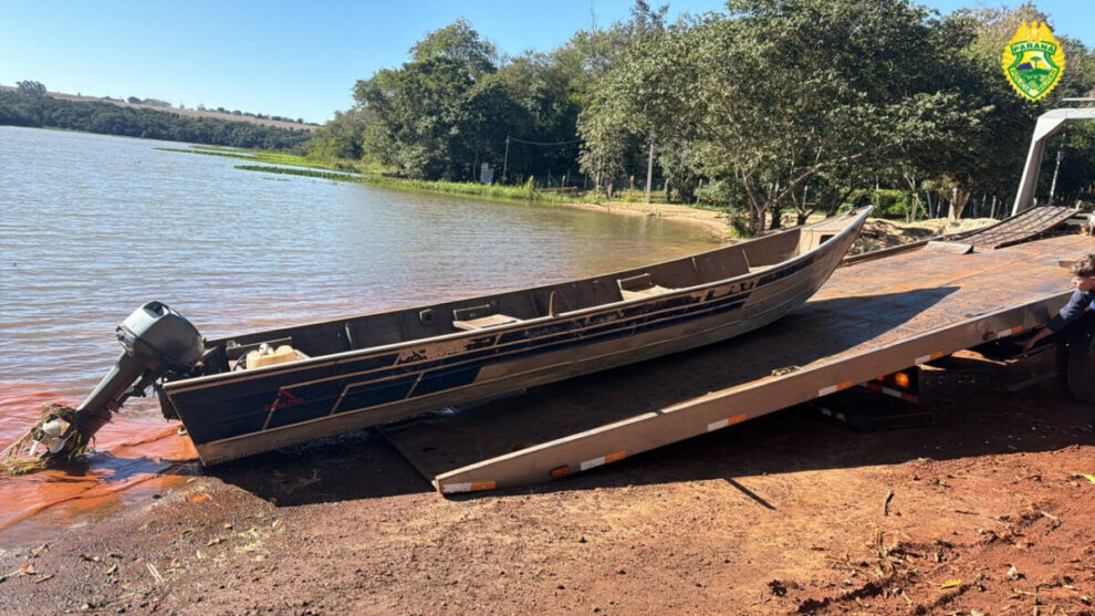 Traficantes fogem e abandonam carro e barco carregados de droga em Guaíra