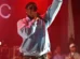 Travis Scott leva filha ao palco e é criticado nas redes sociais