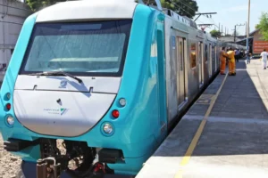 Trens do RJ têm trechos suspensos e atrasos após ventos fortes