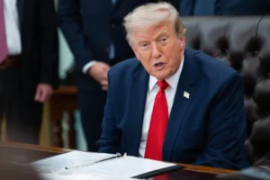 Trump promete responder "com muita força" aos novos ataques do Irã