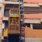 Uso de capacete salva trabalhador de ferimentos graves após queda em obra em Maringá