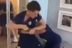 Vídeo de agressão brutal na seleção sub-16 choca a Inglaterra; veja