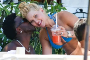 Vini Jr. e Virginia trocam beijos em praia do Rio após reatarem namoro