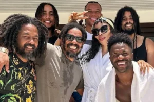 Vini Jr. encontra família de Bob Marley durante férias na Jamaica