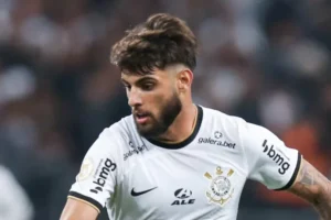 Yuri treinou finalização com Diniz antes de volta artilheira