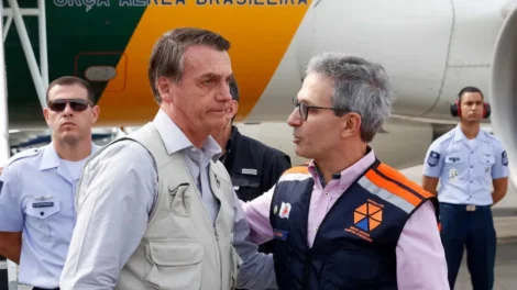 Zema diz ser contra golpe, se distancia de Bolsonaro e defende anistia