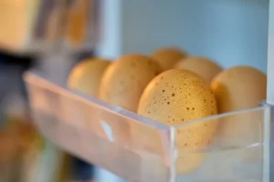 5 alimentos que você não deve guardar na porta da geladeira