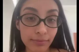 Após filha relatar abuso, influenciadora esfaqueia padrinho da menina
