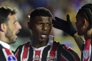 Arboleda revela depressão após ficar 30 dias afastado do São Paulo