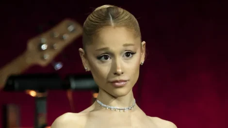 Ariana Grande explica pausa na carreira e nega decisão impulsiva