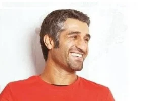 Astro iraniano é condenado a 99 chibatadas após acusação de estupro