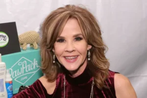 Atriz de 'O Exorcista' é alvo de fiscalização após autoridades encontrarem 251 cães em abrigo