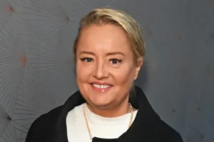 Atriz de 'The Office' britânico revela diagnóstico de câncer incurável