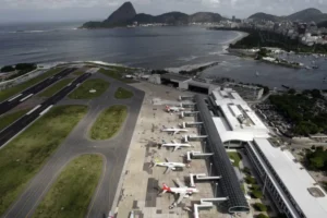 Avião derrapa no Santos Dumont e voos são cancelados