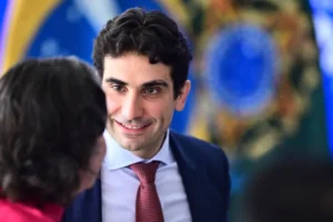 BC está pilotando a politica monetária pensando em patamar contracionista, diz Galípolo